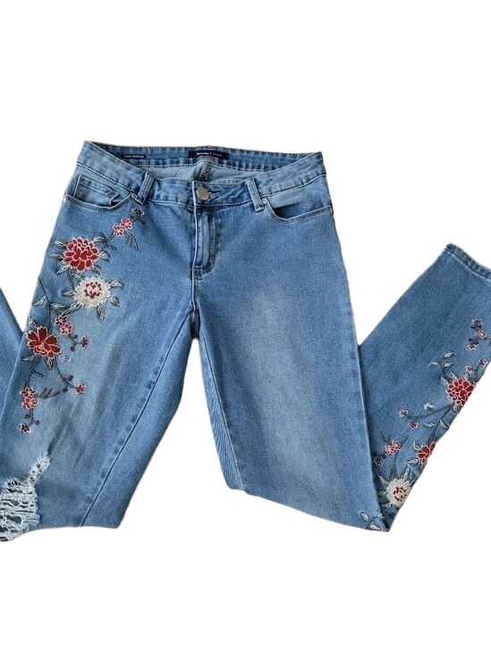 Bluenotes Denim - Floral Embroidery Jeans curvy jegging low rise size 28